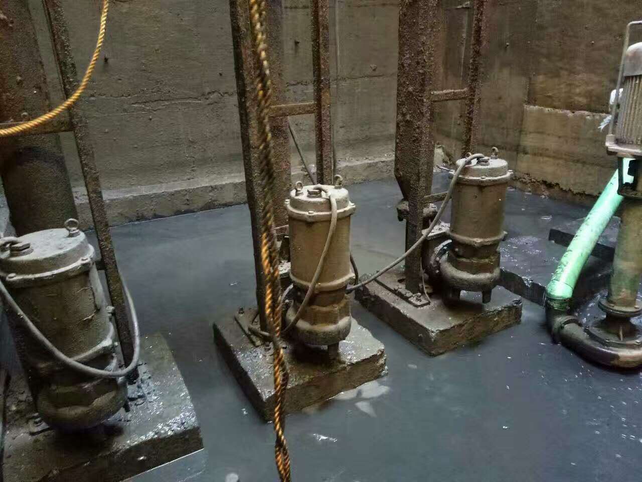 神池污水池清理